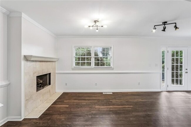 Building Photo - 2581 Sharondale Dr NE