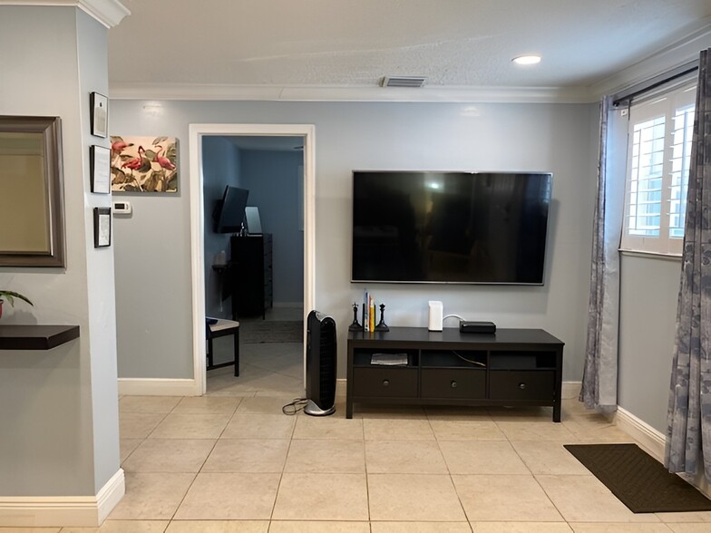 Living room - 117 NW 47th Ter
