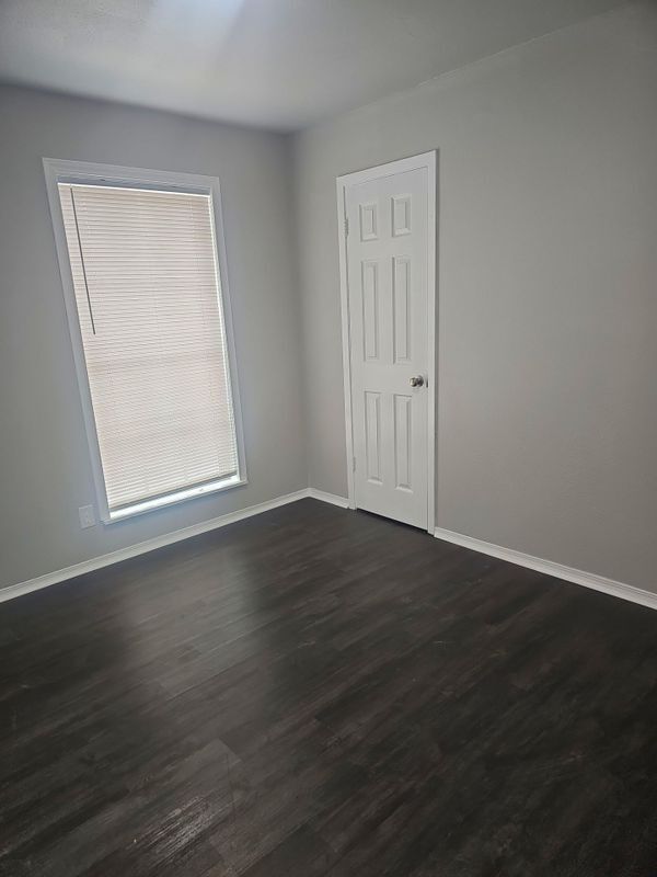 Building Photo - 5003 Lark Ave