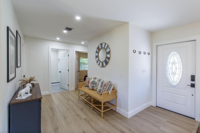 Building Photo - 16932 Aintree Dr W