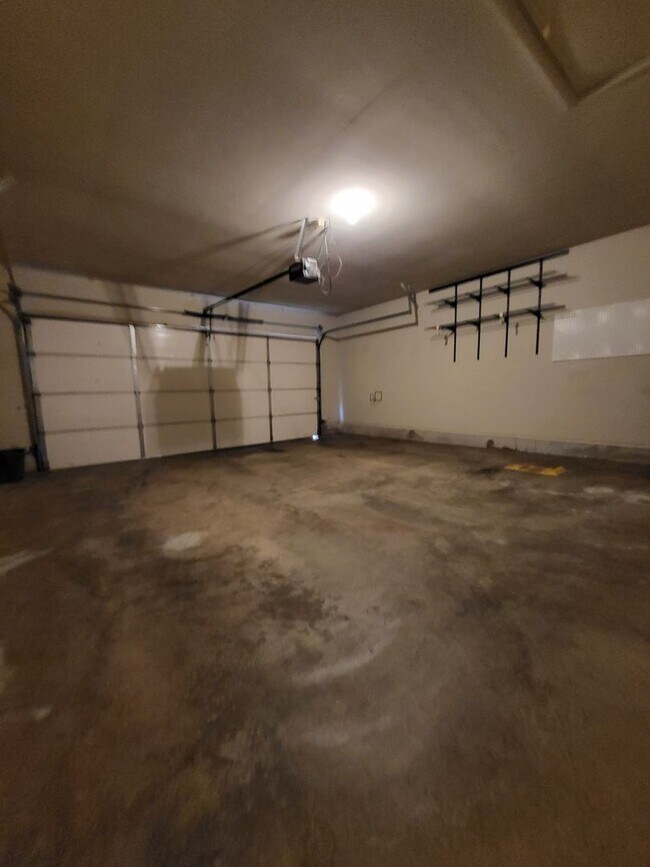 Building Photo - (3) Bed/(2) Bath In NE Norman Avail NOW!