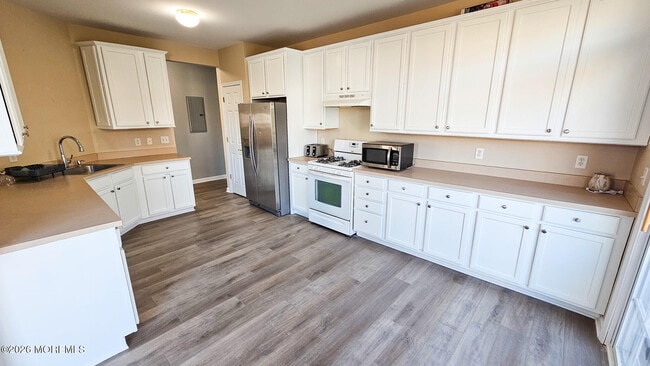 Building Photo - 51 Farrah Dr