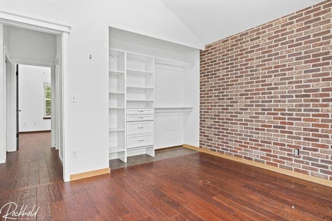 Building Photo - 1253 S Flower Cir