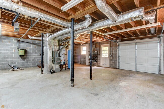 Building Photo - 130 Aspen Way
