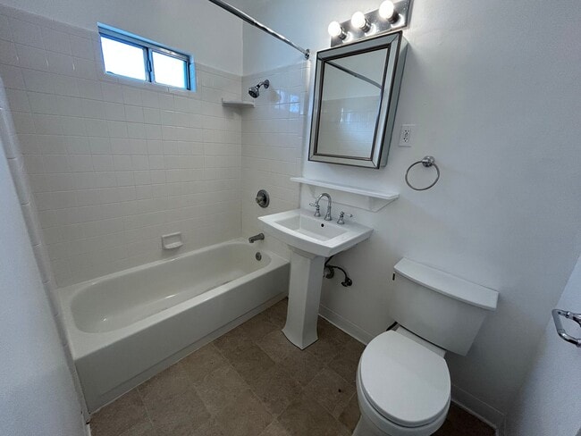 Building Photo - 1295 Floral Ave