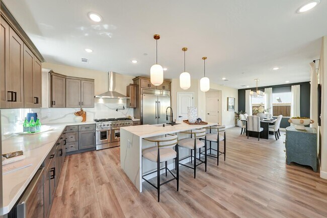 Building Photo - 2133 W Cardinal Ave