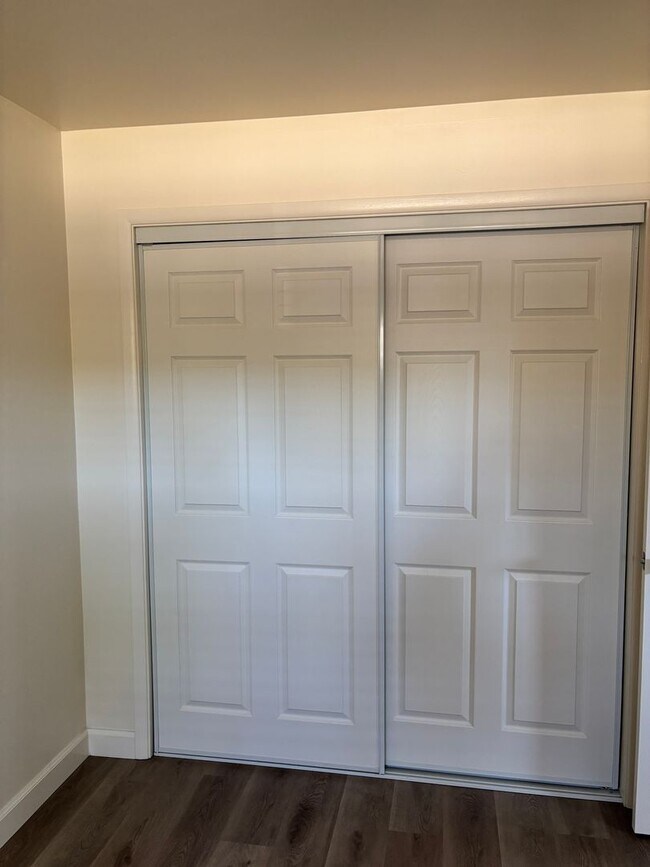 Building Photo - 840