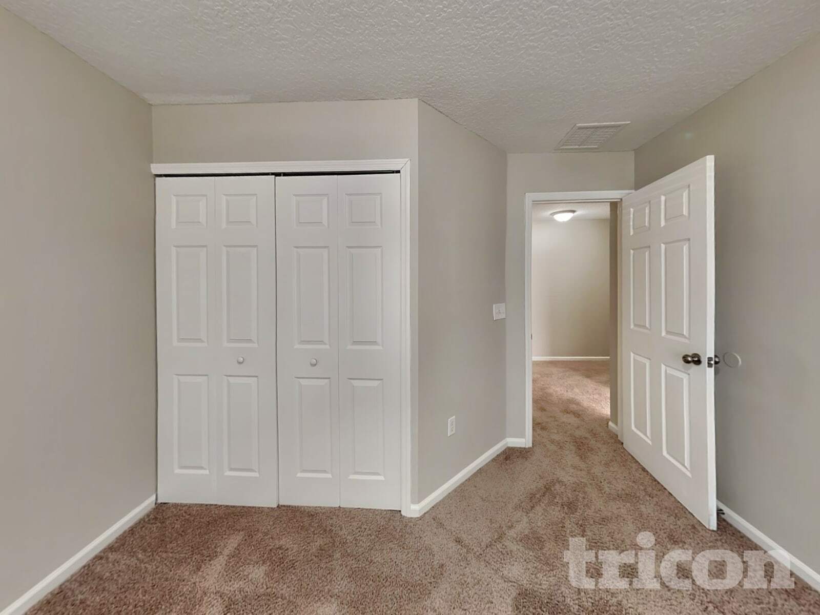 Building Photo - 11238 Justin Oaks Dr N