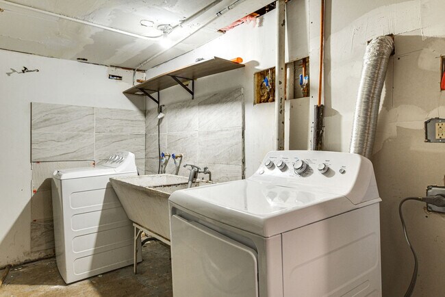 Building Photo - 8318 S Burnham Ave