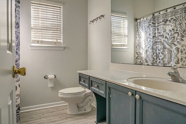 Building Photo - Cozy Comfort & Convenience: Your New 3 BR,...