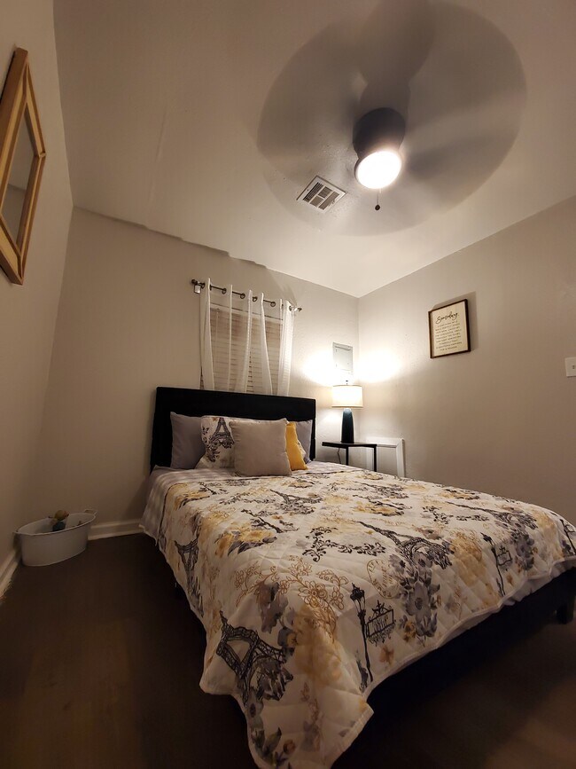 Building Photo - 1538 NE 42nd St