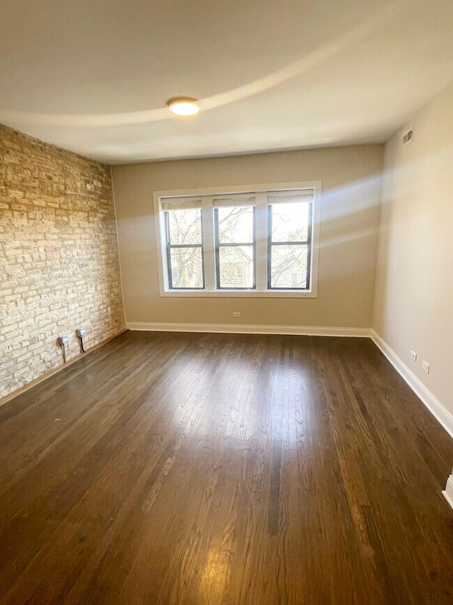 Building Photo - 2230 N Sawyer Ave