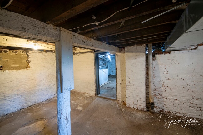 Building Photo - 213 N Main St