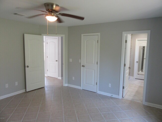Building Photo - 801 Plantation Way