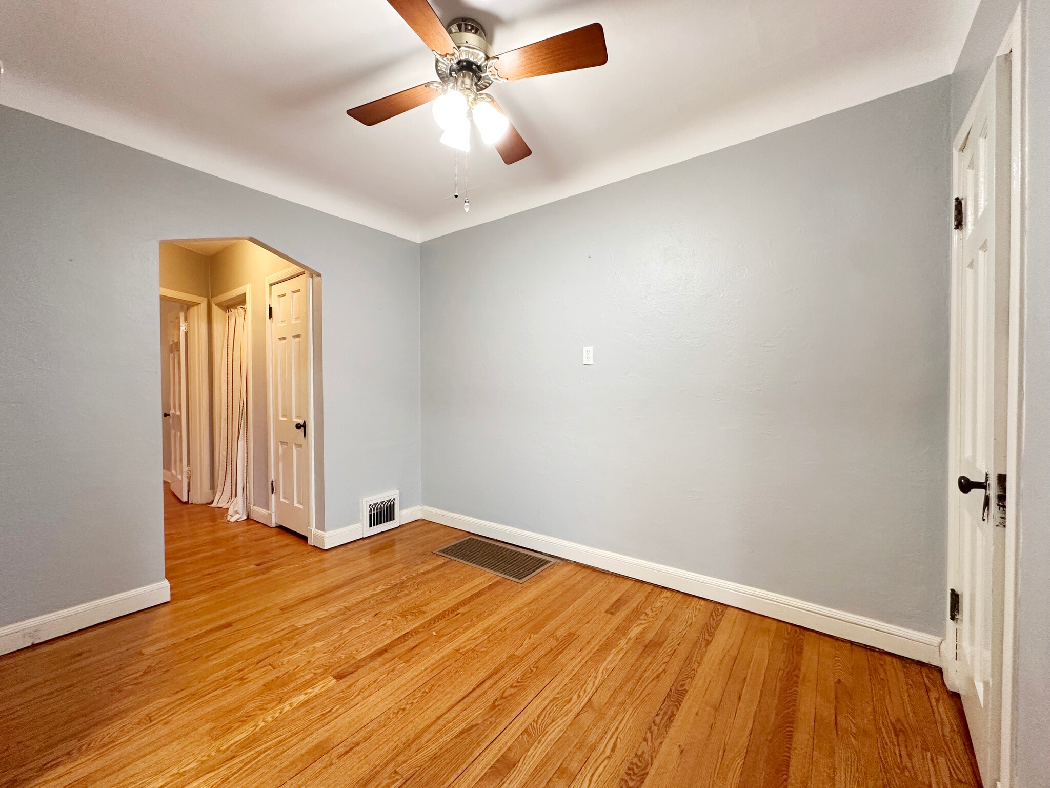 Building Photo - 5816 Mardel Ave