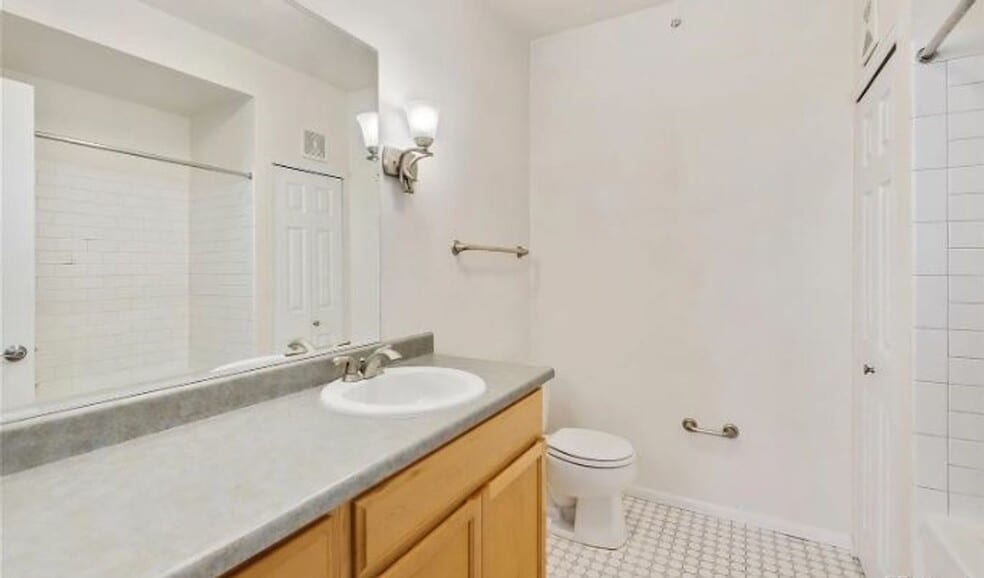 Building Photo - 3875 S Dayton St