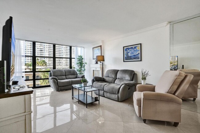 Building Photo - 2017 S Ocean Dr