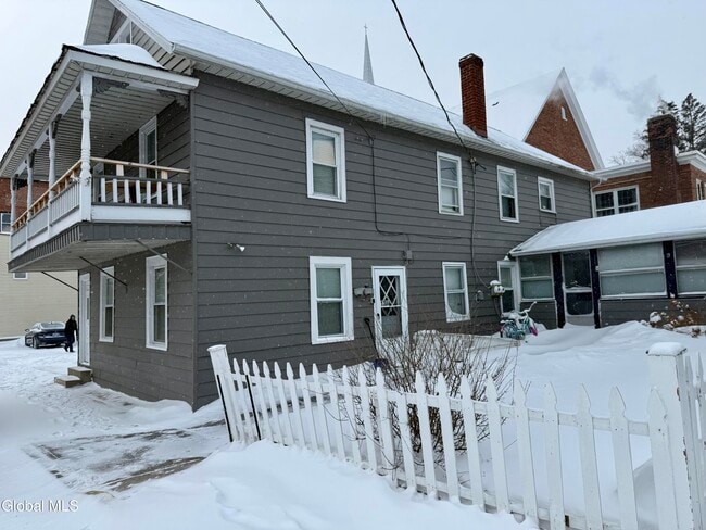 Building Photo - 13 School St