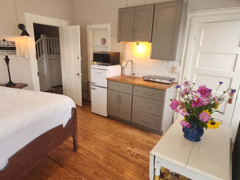 Building Photo - 100 Bauer Ave