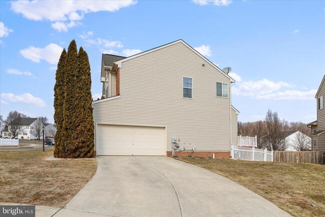 Building Photo - 301 Fontana Cir