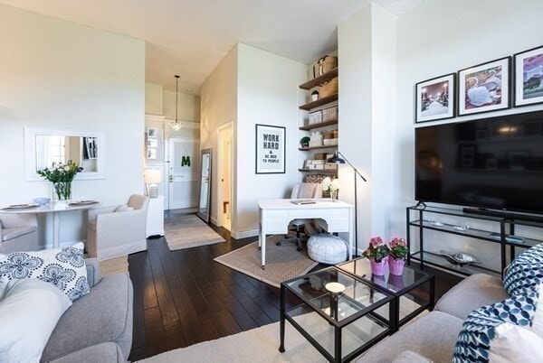 Building Photo - 16 Balmoral St