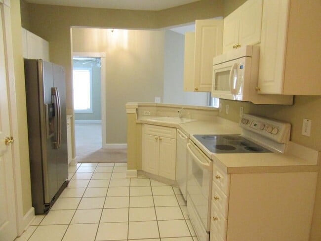 Building Photo - 2241 Waterview Dr