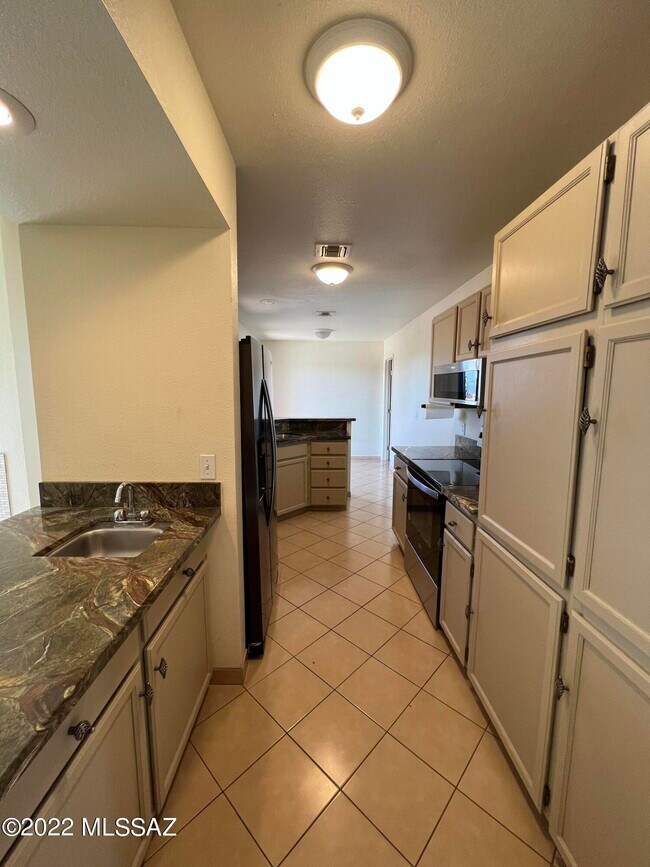 Building Photo - 6451 N Tierra De Las Catalinas