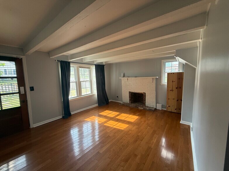 Building Photo - 1624 Porter Ave