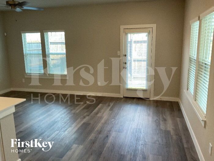 Building Photo - 337 N Centro Cir