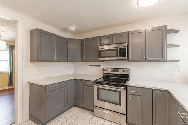 Building Photo - 718 Highland Pkwy