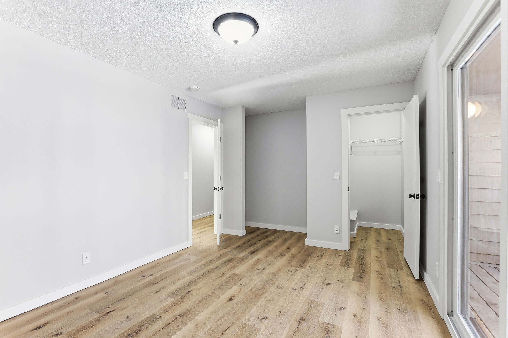 Building Photo - 351 W Eagle Lake Dr