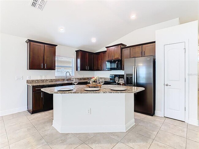 Building Photo - 465 Buchannan Dr