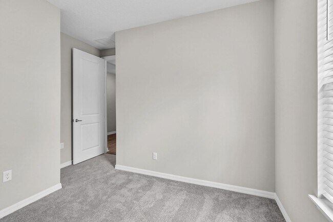 Building Photo - New construction 4/3 on cul-de-sac in cove...