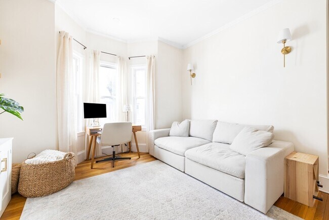 Building Photo - 171 H St