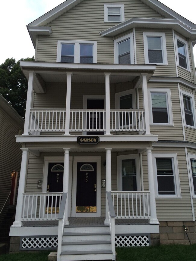 Building Photo - 624 Smith St