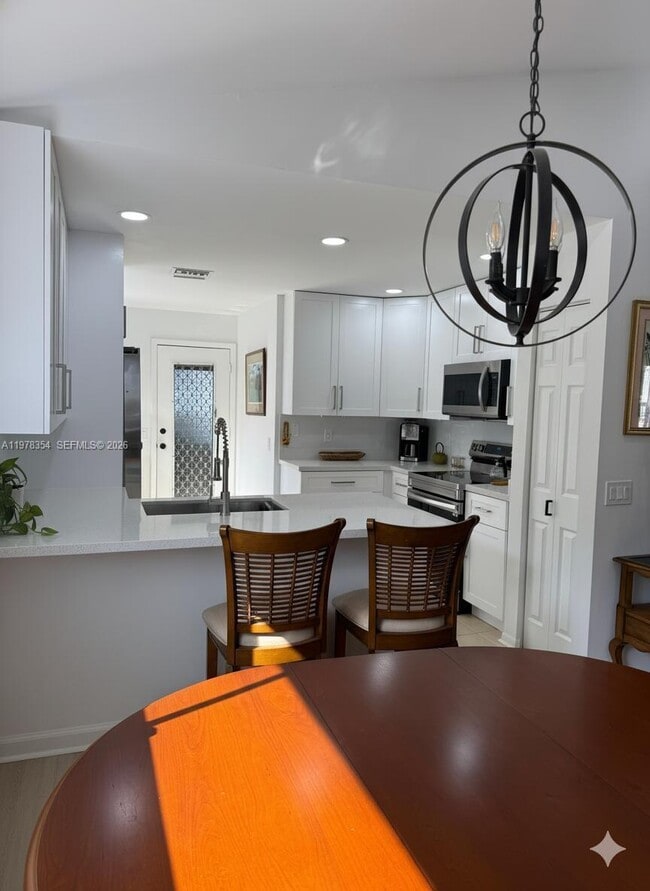 Building Photo - 2704 Pinewood Ct