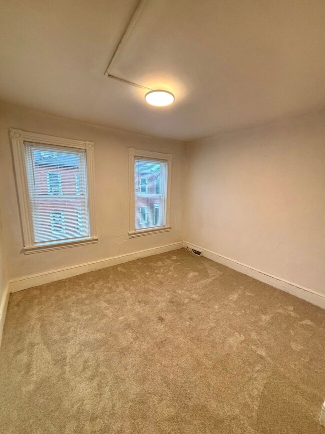 Building Photo - 513 Green St