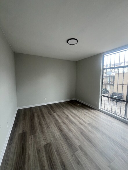 Building Photo - 3800 W 27th St