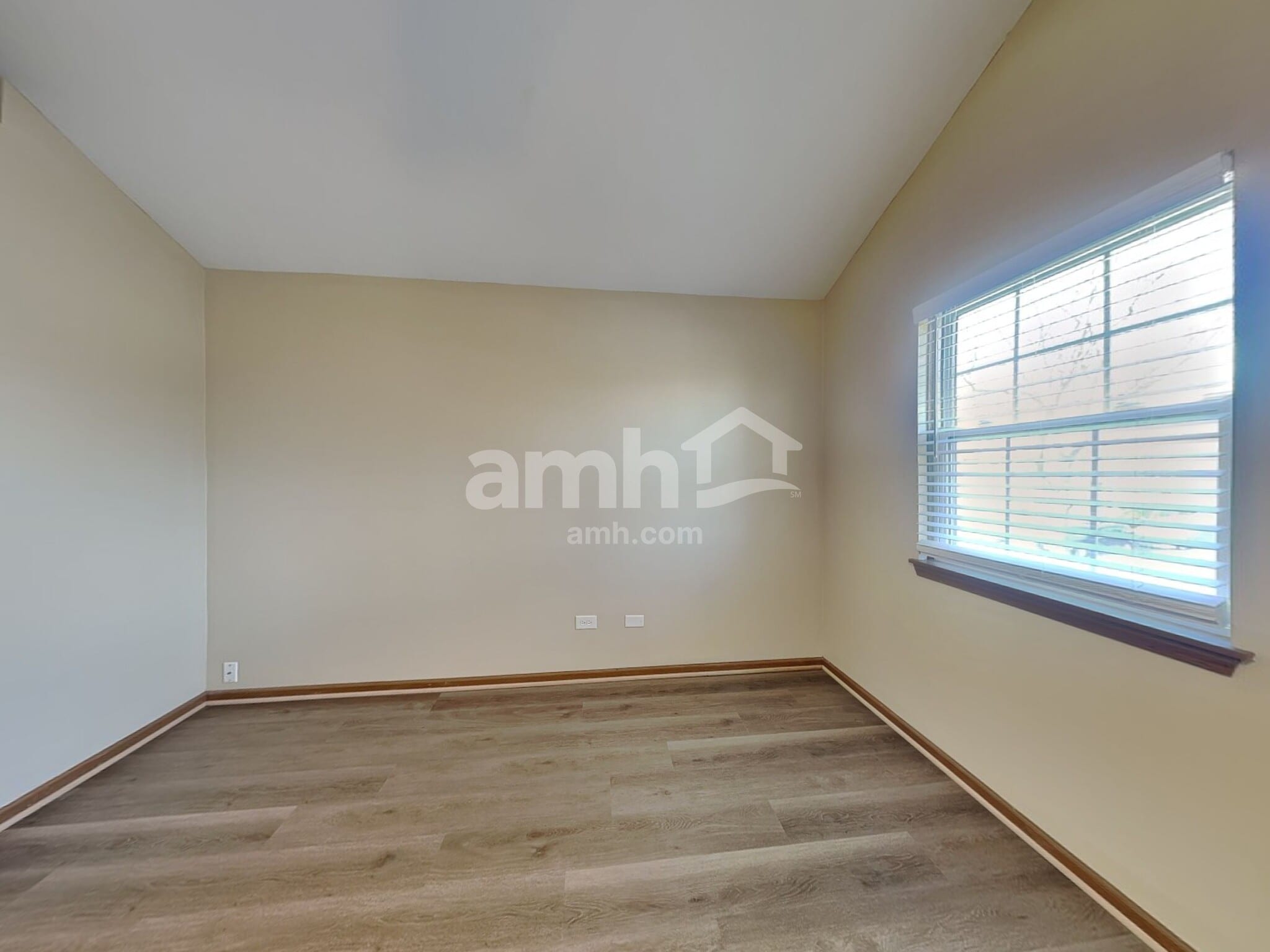 Building Photo - 1201 Darnell Dr