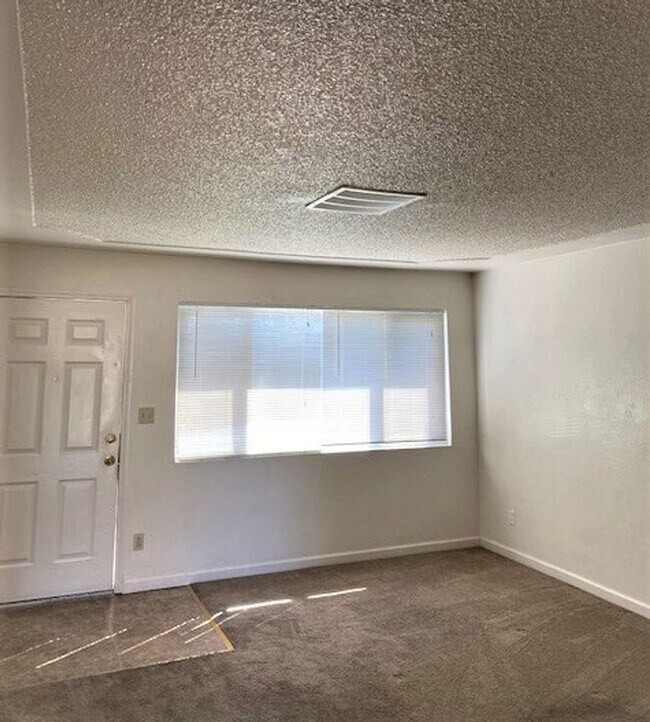 Building Photo - HE281