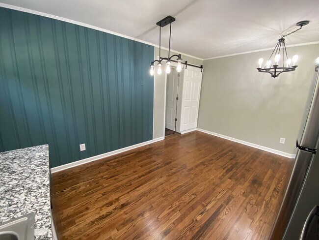 Building Photo - Adorable and Updated 3BR, 2BA Brick Ranch in the heart of Martinez!