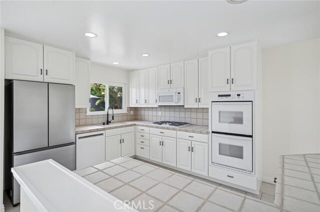 Building Photo - 33182 Blue Fin Dr
