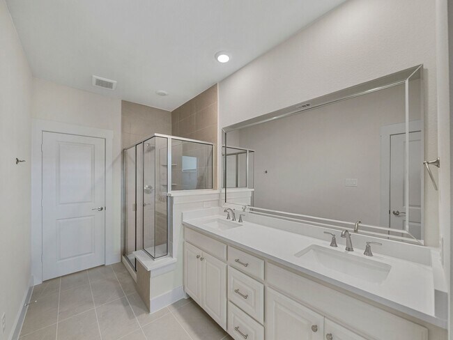 Building Photo - 917 Emerling Dr