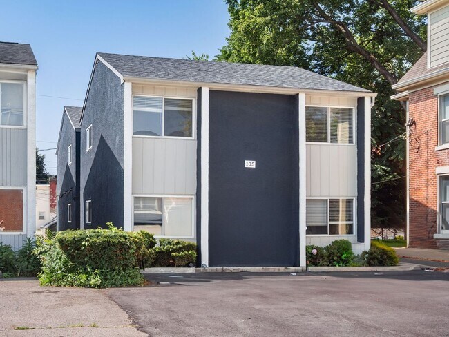 Building Photo - 105 W 8th Ave