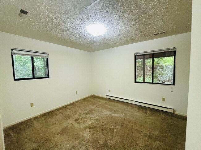 Building Photo - 1813 Gardenspring Dr