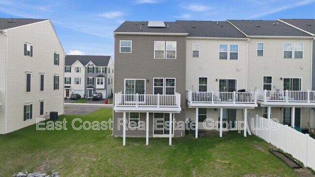 Building Photo - 105 Dripping Spring Dr