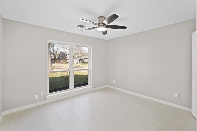 Building Photo - 10811 Tupper Lake Dr