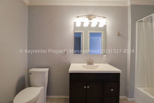 Building Photo - Incredible 4 Bedroom 4 Bath Home in Owasso!!!