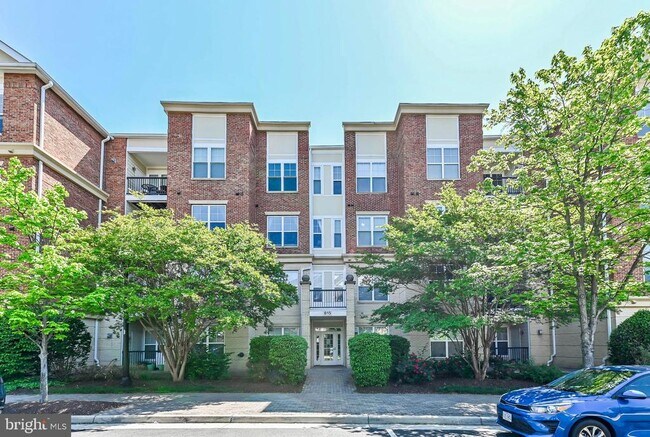 Building Photo - 815 Branch Dr