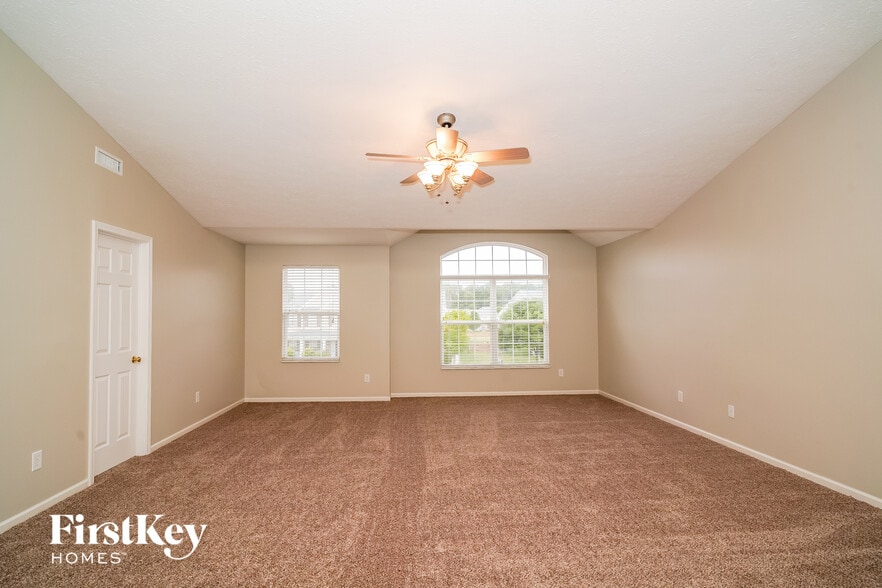 Building Photo - 2323 S Moeller Cir